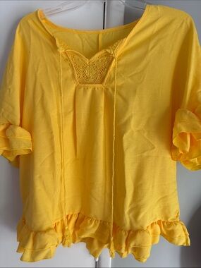 💛 Ruffled and Lightweight Summer Top with Tassel Tie 💛